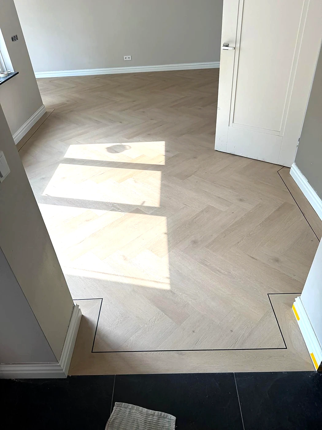 PVC visgraat met zwarte bies - detail