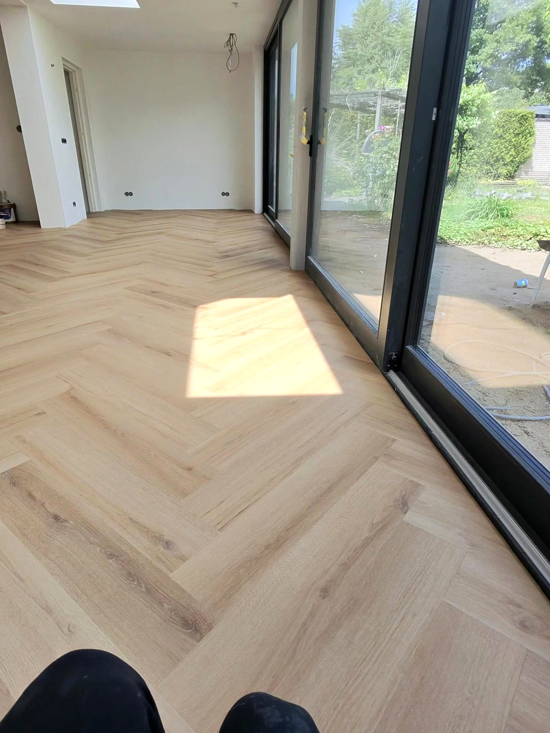 Na: PVC visgraat langs de schuifpui