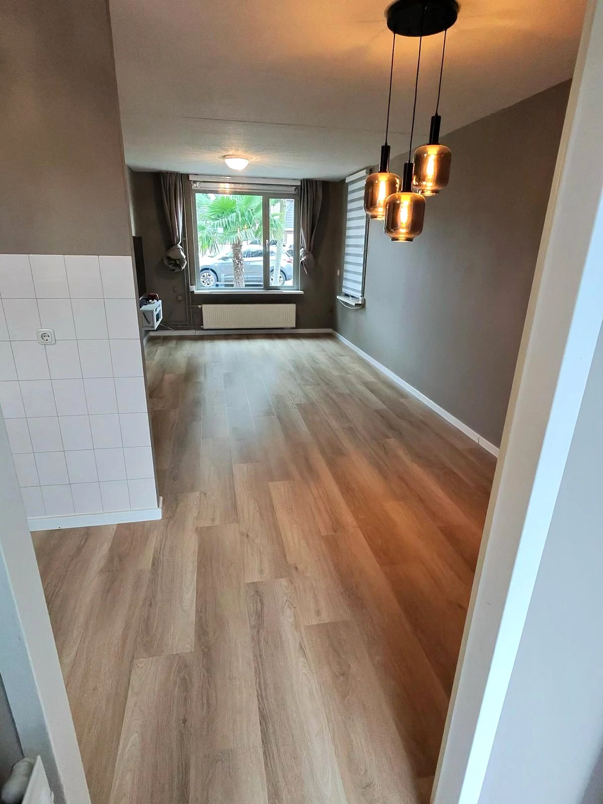 Na: PVC met houtlook in dezelfde woonkamer